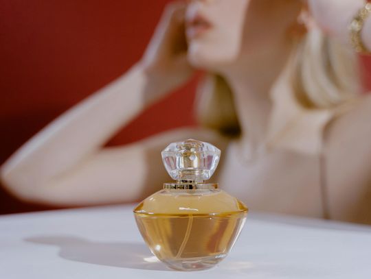 Czy znasz najlepsze metody testowania perfum? Kompletny przewodnik po testowaniu perfum od Flow Perfumes