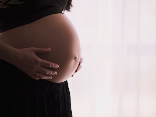 Trymestry, miesiące i tygodnie ciąży – niezbędnik przyszłej mamy